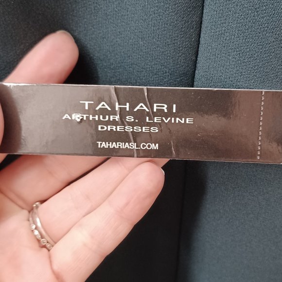 ⭐️ Tahari Dress Women's Size 22W. NWT - Picture 5 of 7